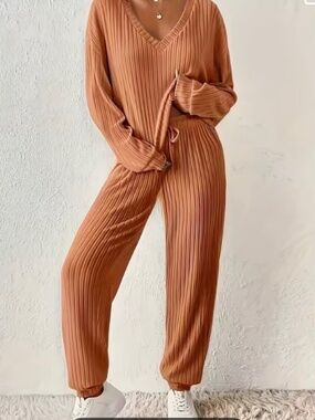 NWOT 2 Piece Jogger Lounge Set